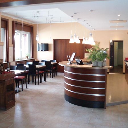 Отель La Table Alsacienne Farebersviller Экстерьер фото